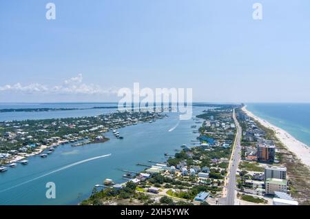 Aus der Vogelperspektive auf Ono Island, Alabama und Perdido Key, Florida an einem Sommertag Stockfoto