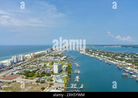 Aus der Vogelperspektive auf Ono Island, Alabama und Perdido Key, Florida an einem Sommertag Stockfoto