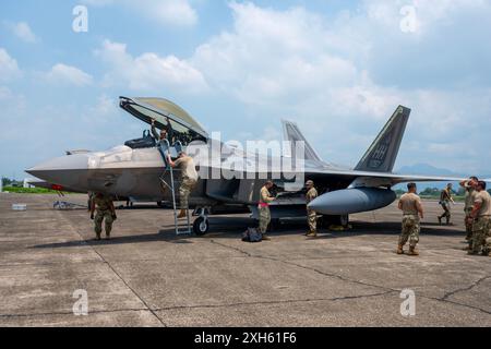 Major Kealoha Kaawaloa, Pilot der 199. Expeditionary Fighter Squadron, führt eine erfolgreiche Eröffnungslandung während der Marine A durch Stockfoto