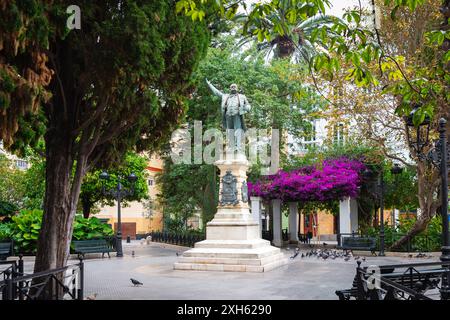 Denkmal für Emilio Castelar auf der Plaza de la Candelaria in Cadiz Stockfoto