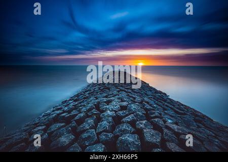 Typische Mole am IJsselmeer, Niederlande, Frisia, IJselmeer, Hindeloopen Stockfoto