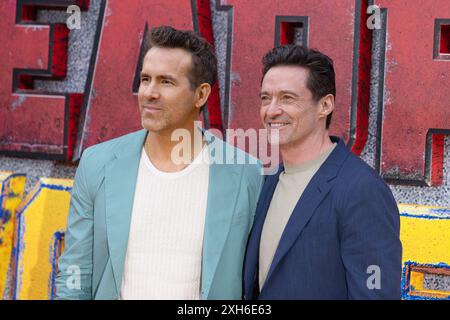 London, Großbritannien. Juli 2024. Ryan Reynolds und Hugh Jackman nehmen an der Deadpool & Wolverine UK Sneak Peek Event Arrivals im Eventim Apollo in Hammersmith in London, England, Großbritannien Teil. Quelle: S.A.M./Alamy Live News Stockfoto