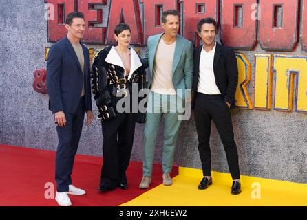 London, Großbritannien. Juli 2024. (L-R) Hugh Jackman, Emma Corrin, Ryan Reynolds und Shawn Levy nehmen an der Deadpool & Wolverine UK Sneak Peek Event Arrivals im Eventim Apollo in Hammersmith in London, England, Großbritannien Teil. Quelle: S.A.M./Alamy Live News Stockfoto