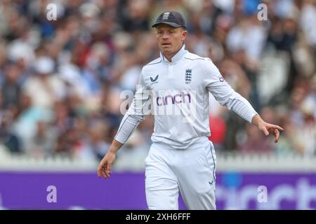 London, Großbritannien. Juli 2024. Ollie Pope of England gibt Teamkameraden Anweisungen während des Rothesay First Test Match Day Three England gegen West Indies at Lords, London, United Kingdom, 12. Juli 2024 (Foto: Mark Cosgrove/News Images) in London, United Kingdom am 7. Dezember 2024. (Foto: Mark Cosgrove/News Images/SIPA USA) Credit: SIPA USA/Alamy Live News Stockfoto