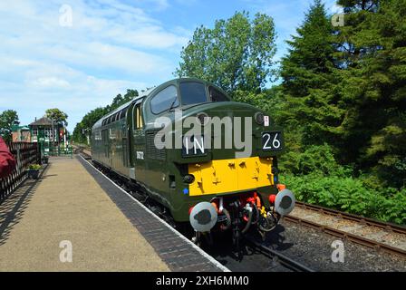 Vintage BR Klasse 37 englischer elektrischer Dieselmotor Typ 3 am bahnhof holt. Stockfoto