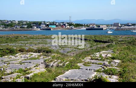 Inishmore, Irland - 04. Juni 2023, Kilronan Harbour auf Inishmore, Aran Island, Co, Galway, Irland, Stockfoto