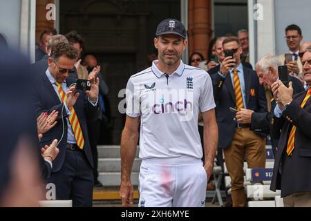 London, Großbritannien. Juli 2024. Ein letztes Mal für James Anderson von England während des Rothesay First Test Match Day Three England gegen West Indies in Lords, London, Großbritannien, 12. Juli 2024 (Foto: Mark Cosgrove/News Images) in London, Großbritannien am 7. Dezember 2024. (Foto: Mark Cosgrove/News Images/SIPA USA) Credit: SIPA USA/Alamy Live News Stockfoto