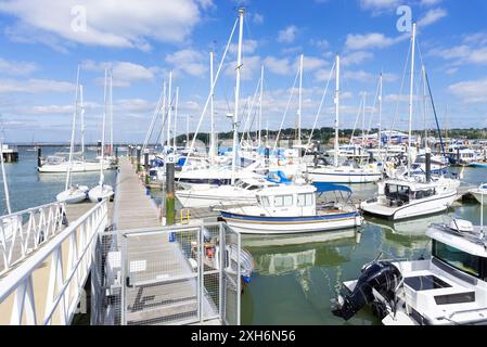 Cowes Isle of Wight Cowes - Cowes Yacht Haven Marina South Basin für die Yachten in Cowes Harbour Isle of Wight England Großbritannien GB Europa Stockfoto