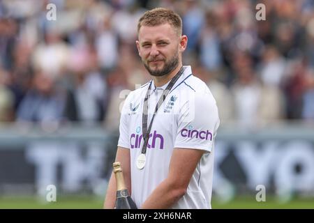 London, Großbritannien. Juli 2024. Gus Atkinson of England ist der Mann des Spiels während des Rothesay First Test Match Day Three England gegen West Indies at Lords, London, United Kingdom, 12. Juli 2024 (Foto: Mark Cosgrove/News Images) in London, United Kingdom am 12. Juli 2024. (Foto: Mark Cosgrove/News Images/SIPA USA) Credit: SIPA USA/Alamy Live News Stockfoto