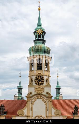 Kapuzinerkloster und Wallfahrtskirche Loreto auf dem Hradcany-Hügel im Prager Stadtteil Mala Strana, Hauptstadt der Tschechischen Republik Stockfoto