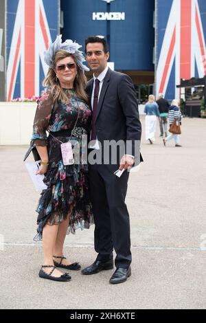 Ascot, Großbritannien. Juli 2024. Rennfahrer, die ihren Tag am Summer Mile Property Raceday auf der Ascot Racecourse genießen. Quelle: Maureen McLean/Alamy Live News Stockfoto