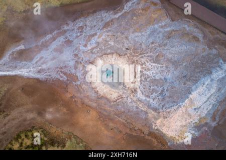 Strokkur Geysir. Island. Ansicht Von Oben Nach Unten Aus Der Antenne Stockfoto