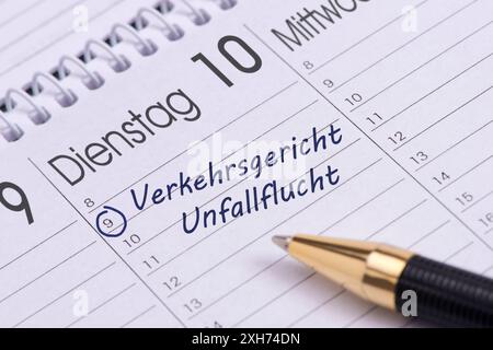 Verkehrsgericht Unfallflucht in einem Kalender ist ein Termin eingetragen für Verkehrsgericht Unfallflucht *** Verkehrsgericht Hit-and-Run an Terminmen Stockfoto