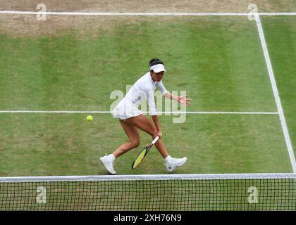 London, Großbritannien. Juli 2024. Juli 2024; All England Lawn Tennis and Croquet Club, London, England; Wimbledon Tennis Tournament, Tag 12; SU-Wei Hsieh (TPE) im Netz gegen Taylor Townsend (USA), Ladies Doubles Semi Finals Credit: Action Plus Sports Images/Alamy Live News Stockfoto