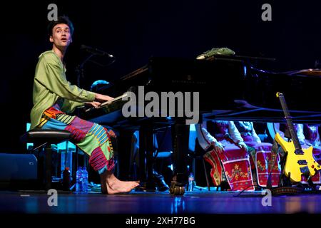 Sofia, Bulgarien. Juli 2024. Der Sänger und Songwriter Jacob Collier tritt am 11. Juni 2024 bei einem Konzert im Nationalen Kulturpalast in Sofia auf. (Foto: STR/NurPhoto) Credit: NurPhoto SRL/Alamy Live News Stockfoto