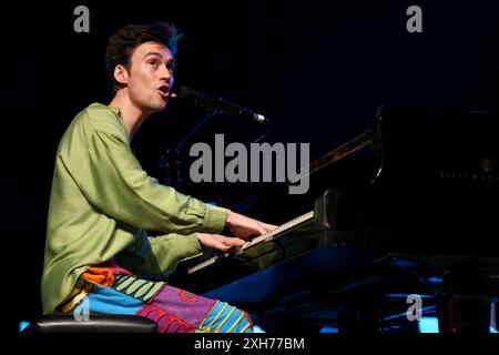 Sofia, Bulgarien. Juli 2024. Der Sänger und Songwriter Jacob Collier tritt am 11. Juni 2024 bei einem Konzert im Nationalen Kulturpalast in Sofia auf. (Foto: STR/NurPhoto) Credit: NurPhoto SRL/Alamy Live News Stockfoto