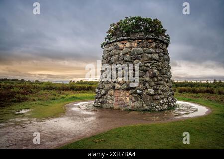 Das Culloden Memorial Cairn auf dem Schlachtfeld von Culloden, Inverness, Schottland Stockfoto