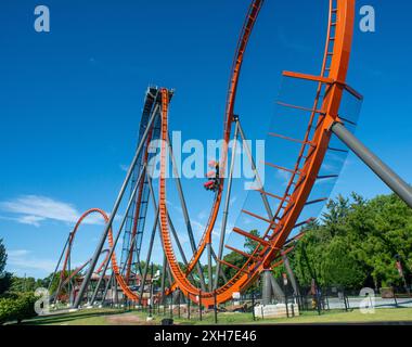 Allentown, Usa. Juli 2024. Die neue Achterbahn Iron Menace wird am Donnerstag, den 11. Juli 2024 im Dorney Park in Allentown, Pennsylvania, während der WMMR's Day Off im Dorney Park gesehen. William Thomas Cain/Alamy Live News Stockfoto