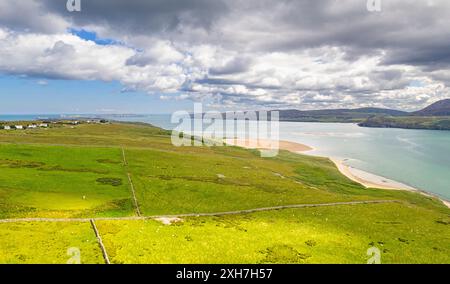 Kyle of Tongue Sutherland Scotland mit Blick über das Meeresloch und das grüne blaue Meer in Richtung Talmine und Inseln Stockfoto