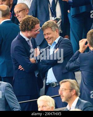 Dortmund, Deutschland. Juli 2024. Robert Habeck (R), Vize-Kanzer Deutschland, Bundesminister für Wirtschaft und Klimaschutz der Bundesrepublik Deutschland, die Gruenen, im Halbfinalspiel NIEDERLANDE - ENGLAND 1-2 bei der UEFA-Europameisterschaft 2024 am 10. Juli 2024 in Dortmund. Fotograf: ddp Images/STAR-Images Credit: ddp Media GmbH/Alamy Live News Stockfoto