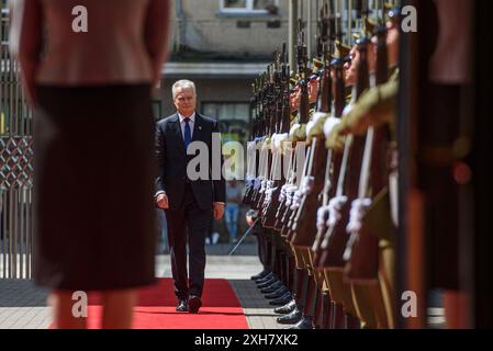 Vilnius, Litauen. Juli 2024. Der litauische Präsident Gitanas Nauseda, der für eine zweite Amtszeit gewählt wurde, trifft zur Einweihungsfeier im litauischen Parlament (Seimas) ein. Quelle: SOPA Images Limited/Alamy Live News Stockfoto