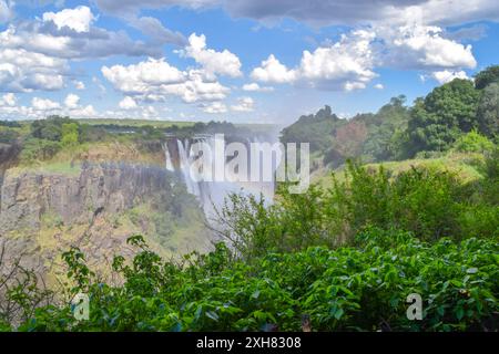 Die berühmten Victoria Falls, Mosi-OA-Tunya Wasserfall, Blick von der Simbabwe Seite bei niedrigen Wasserständen, Dezember 2018. Quelle: Vuk Valcic/Alamy Stockfoto