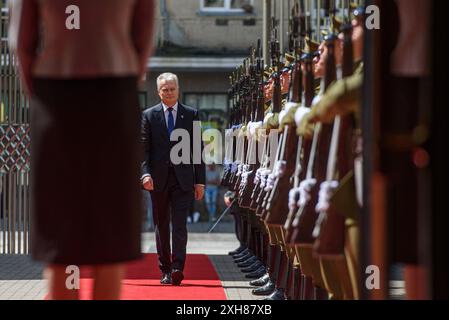 Vilnius, Litauen. Juli 2024. Der litauische Präsident Gitanas Nauseda, der für eine zweite Amtszeit gewählt wurde, trifft zur Einweihungsfeier im litauischen Parlament (Seimas) ein. (Foto: Yauhen Yerchak/SOPA Images/SIPA USA) Credit: SIPA USA/Alamy Live News Stockfoto