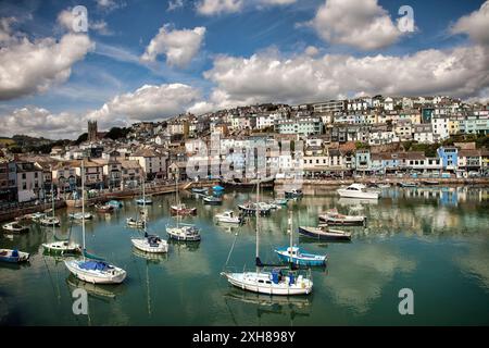 GB - DEVON: Beliebter Hafen und Dorf von Brixham © Edmund Nagele F.R.P.S. Stockfoto