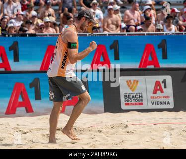 Wien, Österreich. Juli 2024. WIEN, ÖSTERREICH - 12. Juli: Clemens Wickler aus Deutschland feiert während des Spiels gegen Miles Partain und Andrew Benesh aus den Vereinigten Staaten von Amerika am 4. Tag des A1 BEACH pro Vienna 2024 im Heumarkt am 12. Juli 2024 in Wien, Österreich.240712 SEPA 25 040 - 20240712 PD4282 Credit: APA-PictureDesk/Alamy Live News Stockfoto