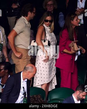 Margot Robbie und Tom Ackerley am 12. Tag der Wimbledon Championships 2024 im All England Lawn Tennis and Croquet Club in London. Bilddatum: Freitag, 12. Juli 2024. Stockfoto