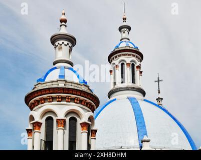 Architektonische Details der Kathedrale der Unbefleckten Empfängnis, Cuenca, Ecuador, Südamerika Stockfoto