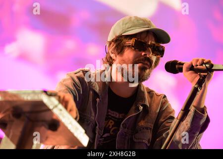 Lucca, Italien. Juli 2024. Calcutta tritt live beim Lucca Summer Festival auf. (Foto: Stefano Dalle Luche/Pacific Press) Credit: Pacific Press Media Production Corp./Alamy Live News Stockfoto