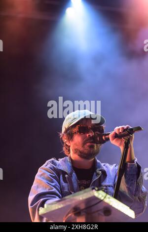 Lucca, Italien. Juli 2024. Calcutta tritt live beim Lucca Summer Festival auf. (Foto: Stefano Dalle Luche/Pacific Press) Credit: Pacific Press Media Production Corp./Alamy Live News Stockfoto