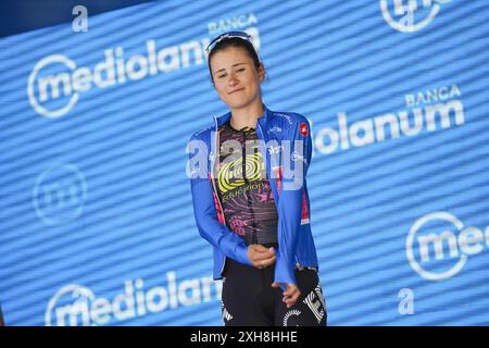 Chieti – Clara Emond aus Kanada und Team EF Education-Cannondale – Blue Mountain Jersey feiert am 012. Juli 2024 in Chieti, Italien, das Podium während der 35. Giro d'Italia Women 2024, Stage 6, einer 159 km langen Etappe von San Benedetto del Tronto nach Chieti/ #UCIWWT/Chieti. Nur Redaktionelle Verwendung Stockfoto