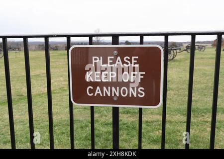 Schild, das Besucher daran erinnert, die Kanonen fernzuhalten – Manassas Battlefield National Park Stockfoto