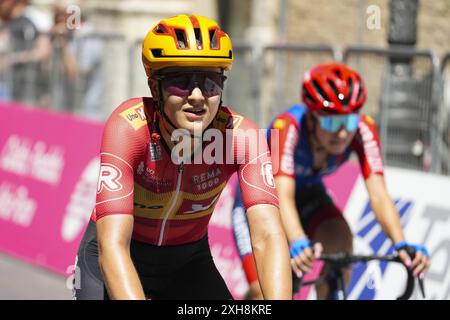 Chieti - Joscelin Lowden aus Großbritannien und Team UNO-X Mobility während der 35. Giro d’Italia Women 2024, Stage 6 eine 159 km lange Etappe von San Benedetto del Tronto nach Chieti/ #UCIWWT/am 012. Juli 2024 in Chieti, Italien. Nur Redaktionelle Verwendung Stockfoto