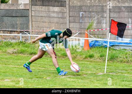 Port Talbot, Wales. 6. Juli 2024. Lewis Francis von Aberavon Fighting Irish erzielte seinen zweiten Versuch während des Spiels der JES Group Rugby League zwischen Aberavon Fighting Irish und Torfaen Tigers beim Aberavon Harlequins RFC in Port Talbot, Wales, Großbritannien am 6. Juli 2024. Quelle: Duncan Thomas/Majestic Media. Stockfoto