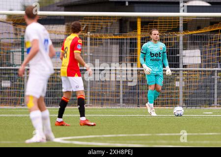 Diepenveen, Niederlande. Juli 2024. DIEPENVEEN, Sportpark de Zunnebargh, 12.07.2024, Saison 2024/2025, Freundschaftsspiel. Während des Spiels Go Ahead Eagles - Royal Union SG (Freundlichkeit), GA Eagles Torhüter Luca Plogmann Credit: Pro Shots/Alamy Live News Stockfoto