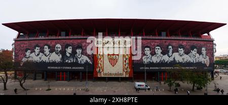 Sevilla, Spanien. 8. Februar 2024: Estadio Ramon Sanchez Pizjuan, hochauflösendes Panorama Stockfoto