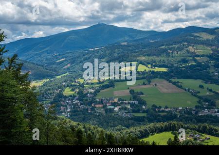 Lysá hora, der höchste Berg der Mährisch-schlesischen Beskiden, von Malá Prašivá aus gesehen Stockfoto