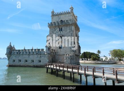 Lissabon, Portugal. April. 2024. Turm von Belem. Denkmal, alte Festung und Hafen aus dem 16. Jahrhundert. Am Ufer des Tejo. Stockfoto