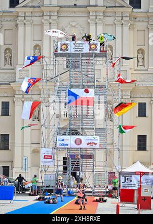 Jihlava, Tschechische Republik. Juli 2024. Freiwillige Feuerwehrleute im Einsatz während der FeuerwehrkampfChallenge Jihlava 2024 in Jihlava, Tschechische Republik, 12. Juli 2024. Quelle: Lubos Pavlicek/CTK Photo/Alamy Live News Stockfoto