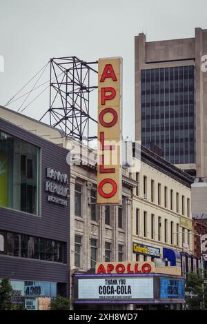 Das legendäre Apollo Theatre Sign in Harlem New York City Stockfoto