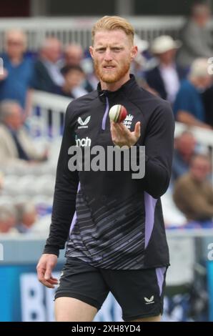 LONDON, Vereinigtes Königreich, JULY12: Englands Ben Stokes (Durham) während des Aufwärmens während des Rothesay Test ITS Test Day 3 of 5 Matches zwischen England und West Indies am 12. Juli 2024 auf dem Lord's Cricket Ground, London Stockfoto