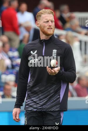 LONDON, Vereinigtes Königreich, JULY12: Englands Ben Stokes (Durham) während des Aufwärmens während des Rothesay Test ITS Test Day 3 of 5 Matches zwischen England und West Indies am 12. Juli 2024 auf dem Lord's Cricket Ground, London Stockfoto