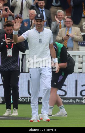 LONDON, Vereinigtes Königreich, JULY12: England James Anderson (Lancashire) letztes Spiel während des Rothesay Test ITS Test Day 3 of 5 Matches zwischen England gegen West Indies am 12. Juli 2024 auf dem Lord's Cricket Ground, London Stockfoto