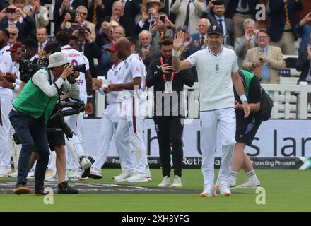 LONDON, Vereinigtes Königreich, JULY12: England James Anderson (Lancashire) letztes Spiel während des Rothesay Test ITS Test Day 3 of 5 Matches zwischen England gegen West Indies am 12. Juli 2024 auf dem Lord's Cricket Ground, London Stockfoto