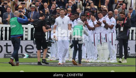 LONDON, Vereinigtes Königreich, JULY12: England James Anderson (Lancashire) letztes Spiel während des Rothesay Test ITS Test Day 3 of 5 Matches zwischen England gegen West Indies am 12. Juli 2024 auf dem Lord's Cricket Ground, London Stockfoto