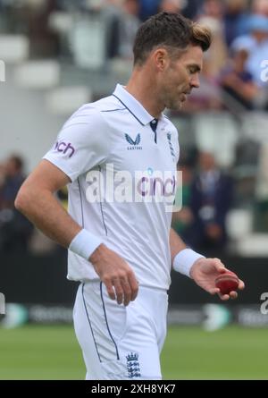 LONDON, Vereinigtes Königreich, JULY12: Der englische James Anderson (Lancashire) während des Rothesay Test ITS Test Day 3 of 5 Matches zwischen England und West Indies am 12. Juli 2024 auf dem Lord's Cricket Ground, London Stockfoto