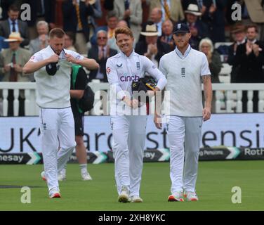 LONDON, Vereinigtes Königreich, JULY12: L-R Englands Ollie Pope (Surrey) und Englands Ben Stokes (Durham) während des Rothesay Test ITS Test Day 3 of 5 Matches zwischen England und West Indies am 12. Juli 2024 auf dem Lord's Cricket Ground, London Stockfoto